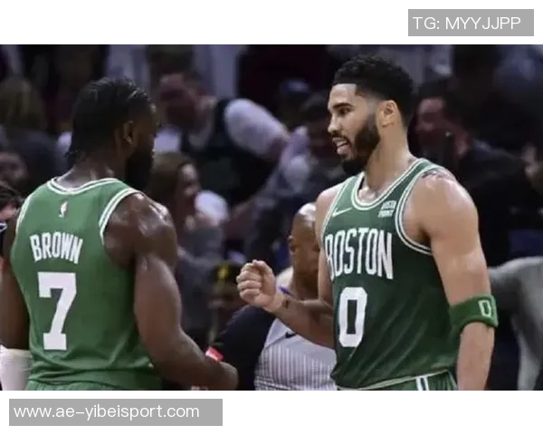 杰伦布朗谈遭遇包夹时的传球选择强调对队友的信任与团队合作的重要性 杰伦布朗谈遭遇包夹时的传球选择强调对队友的信任与团队合作的重要性